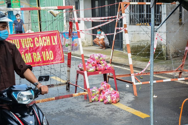 Continuing to support people in need in the Covid-19 pandemic of Hoang Phap Pagoda (series 4)